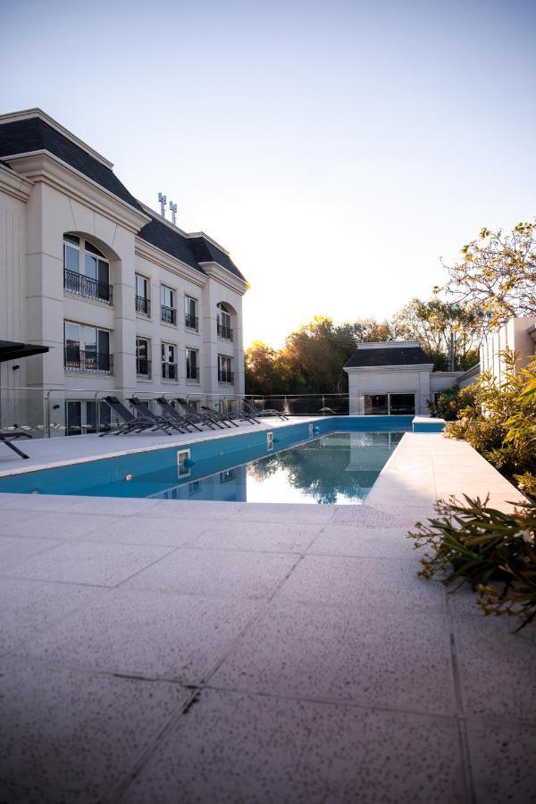 France - Con Gim, Piscina Y Estacionamiento - Matrimonial Apartment *